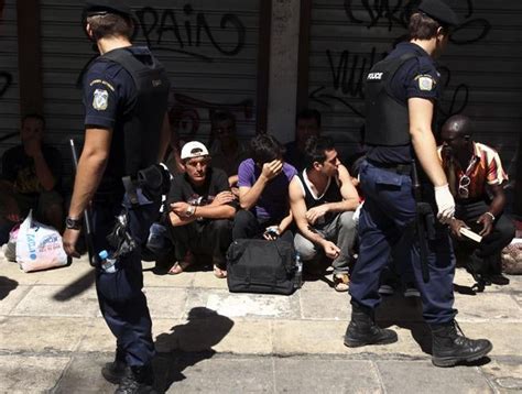 Greek police arrest 6 alleged migrant traffickers and are looking for 7 others from the same gang